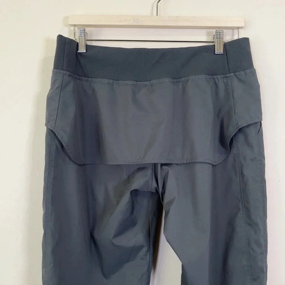 LULULEMON | LINED SOFTSHELL COVERED POCKETS ELASTIC CUFFS CAPRI PANT - Picture 6 of 13